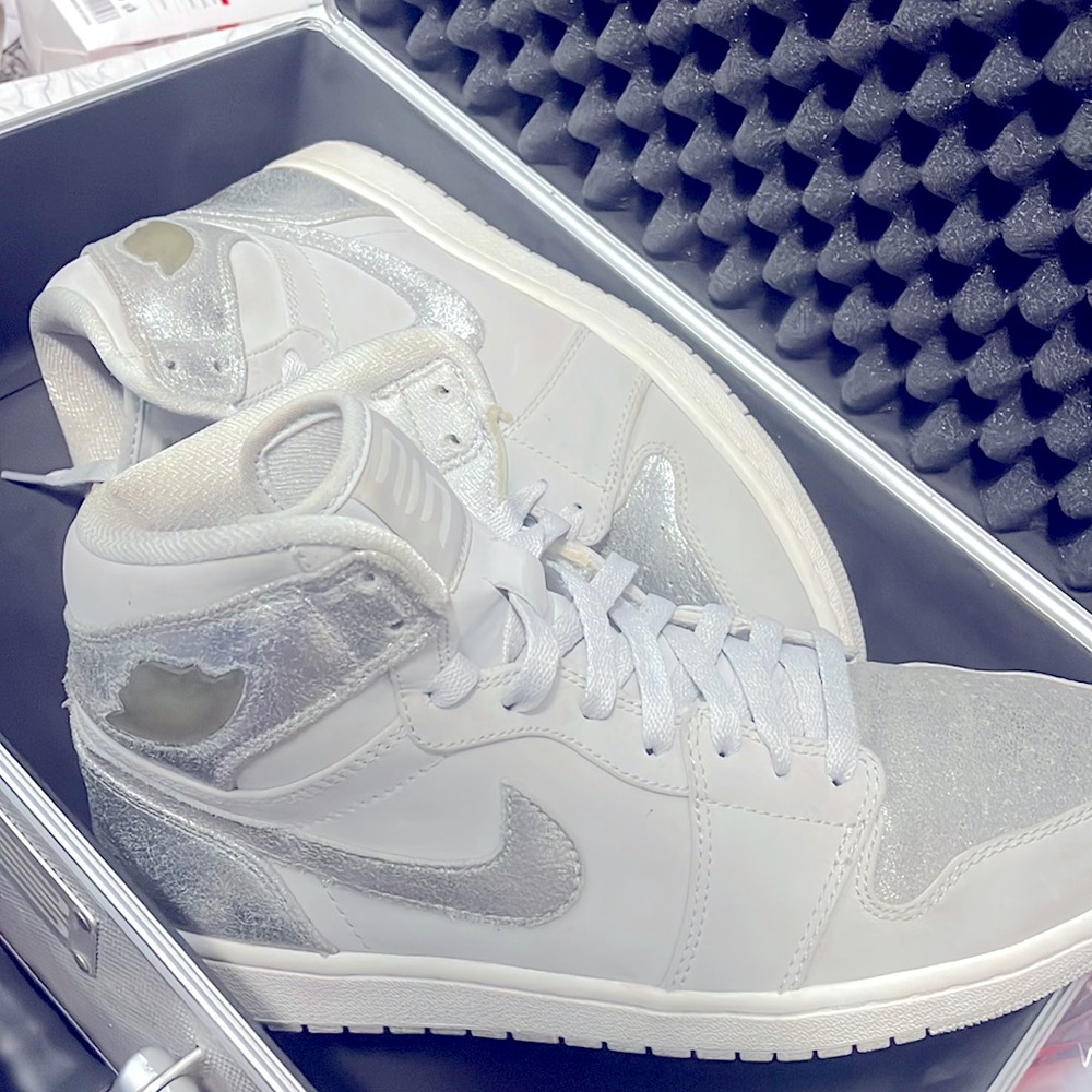 Air Jordan 1 Retro Hi Silver '25th Anniversary” with case/silver case/top notch